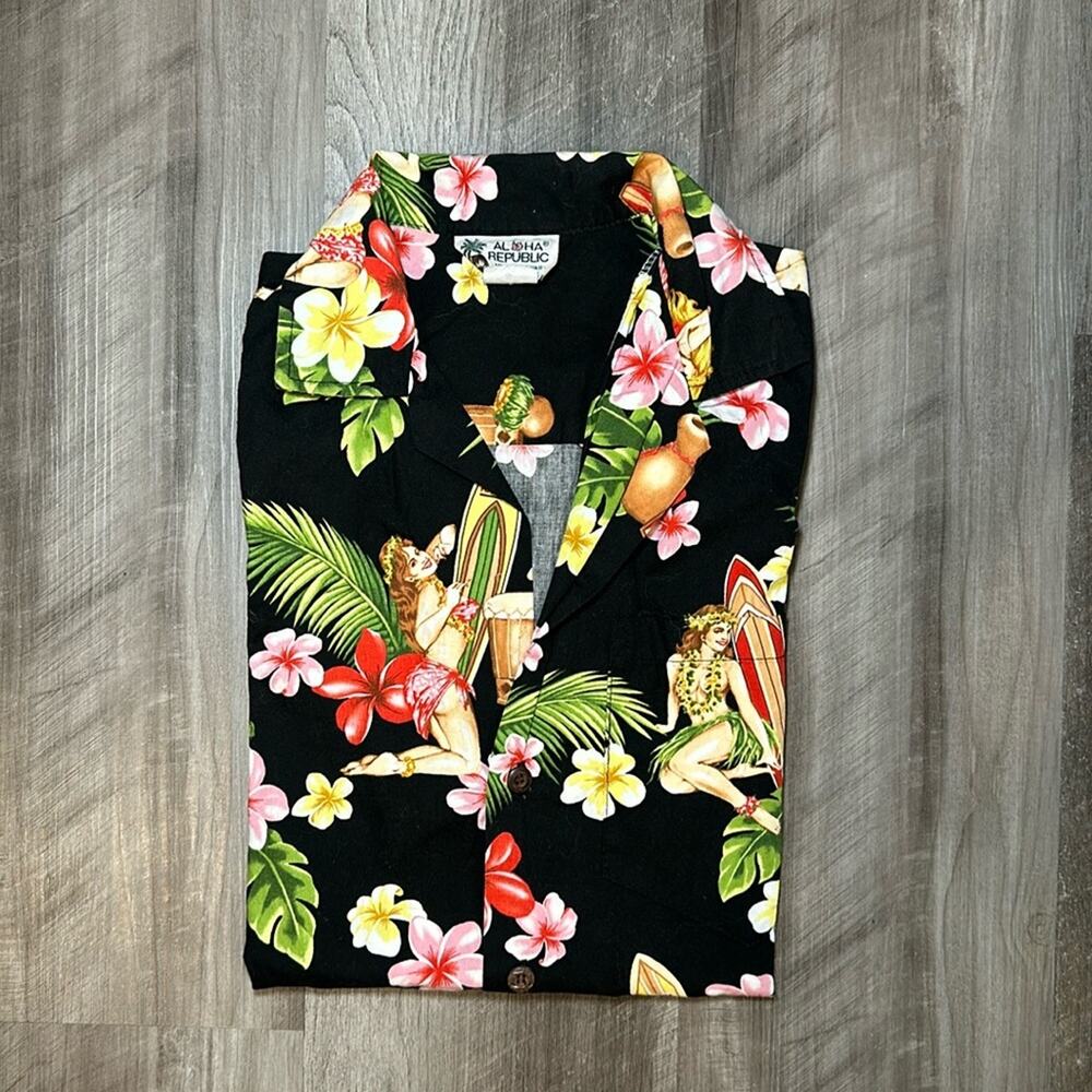 Aloha Republic Hawaiian Girl Short Sleeve Button Down - Small